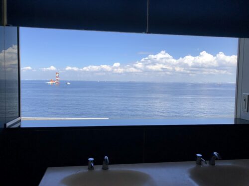 海ほたる　トイレからの眺め