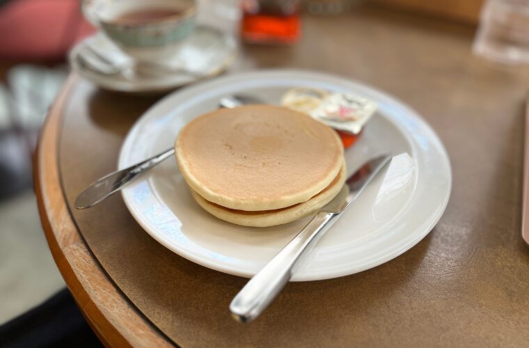 喫茶店のホットケーキ