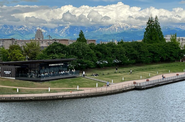 富岩運河環水公園と立山連邦