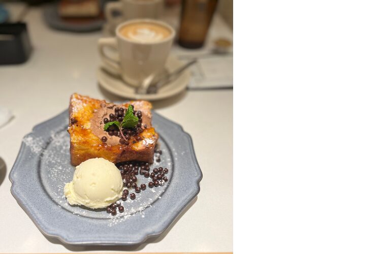 チョコフレンチトーストとカフェラテ
