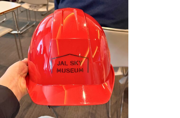 赤いヘルメット