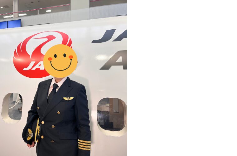 パイロットの制服で写真撮影