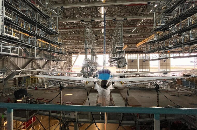 格納庫の飛行機