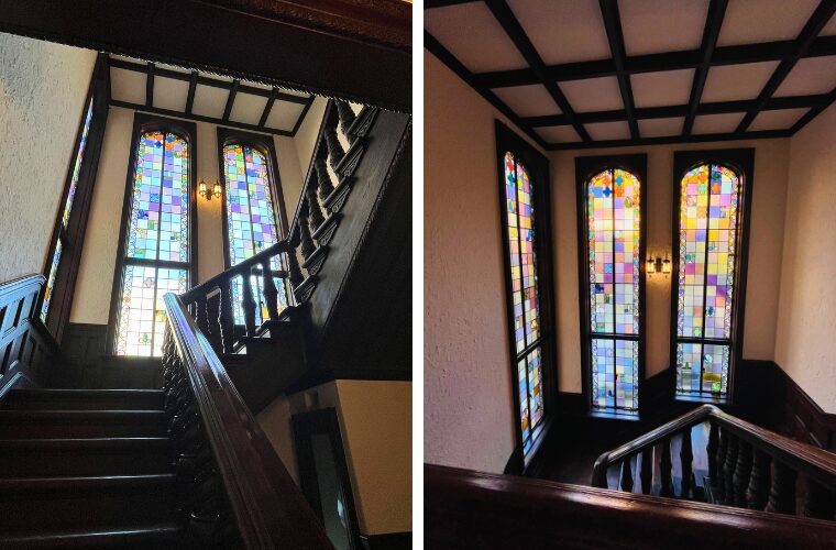 階段・ステンドグラス