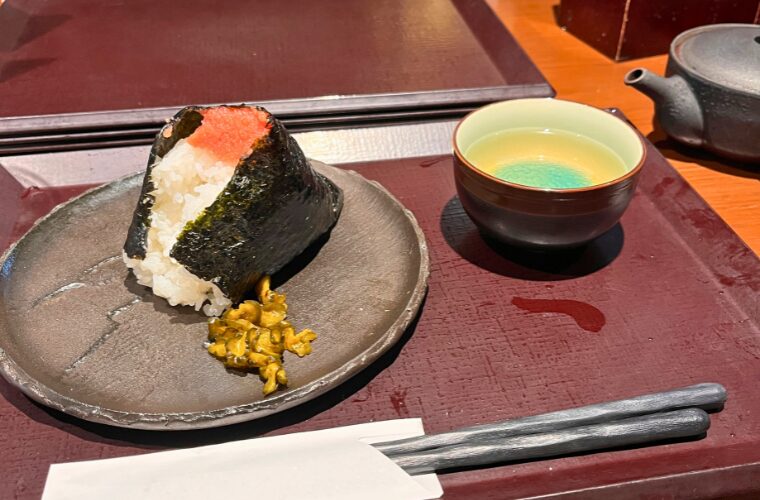 オクノシブヤ　おにぎりとほうじ茶